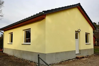 Vereinsdomizil für Waldsiedler wird später fertig - Das neue Siedlerheim in der Werdauer Waldsiedlung steht bereits. Jetzt beginnt der Innenausbau.