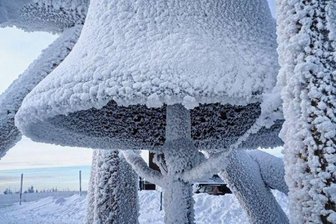 Vereinsziel: Friedensglocke aus Bronze - Der Fichtelberg hält auch für Glocke und Glockenstuhl oft Wetter-Extreme bereit.