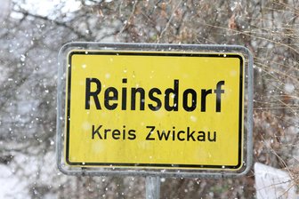 Verfassungsfeindliche Schmierereien: Gemeinde Reinsdorf setzt Belohnung für Zeugenhinweise aus - Die Gemeinde Reinsdorf wird nach Schmierereien aktiv.