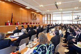 Verfassungsgericht prüft Wahlrechtsreform der Ampel - Die Richterinnen und Richter des Zweiten Senats am Bundesverfassungsgericht in Karlsruhe verhandeln über die geplante Wahlrechtsreform der Ampel-Koalition.