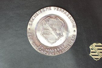 Verfassungsmedaille für sechs Engagierte in Sachsen - 1997 gestiftet wurden bisher mehr als 200 engagierte Bürgerinnen und Bürger in Sachsen mit der Verfassungsmedaille aus Silber geehrt. (Symbolbild)