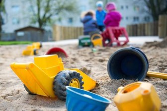 Vergleich im Streit um Schadenersatz wegen fehlender Kita-Plätze -