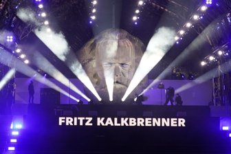 Vergurkte Eröffnungsshow der Kulturhauptstadt: Warum gab es keine Version zum Mithören? - Ja, auf die eingeblendeten Künstlernamen war man angewiesen: Verstehen konnte man die Darbietungen nämlich nicht.