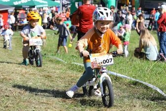 Verhaltener Neustart nach langer Pause - Ein voller Erfolg war am Samstag die Mini-Vier-Hübel-Tour. Rund 40 Kids gingen auf die Strecke. 