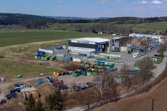 Verkauf der Müllfirma Glitzner: Vogtlandkreis verschleiert die Finanzlage - Bis 2018 in der Gewinnzone, dann ging es bergab: Die Glitzner Entsorgung GmbH, hier der Standort Schneidenbach, ist nach Stilllegung zweier Anlagen in die roten Zahlen gerutscht. Jetzt steht der Verkauf der bislang dem Vogtlandkreis gehörenden Firma an.