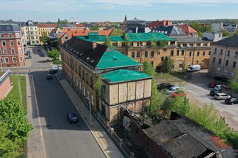 Verkauf des früheren Zwickauer Krankenstifts: Suche nach Interessenten wird nach Brand noch schwieriger - Das Königliche Krankenstift besteht aus drei Gebäudeteilen. Die Immobilie Stiftstraße/Werdauer Straße ist am schwersten beschädigt. Für sie gibt es eine Abrissgenehmigung.