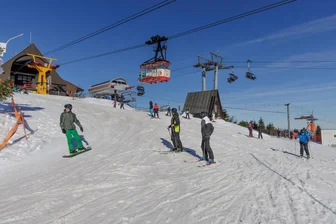 Verkauf des Skigebiets am Fichtelberg: Neuer Notartermin steht fest - Das Skigebiet am Fichtelberg soll noch vorm nächsten Winter privatisiert werden.