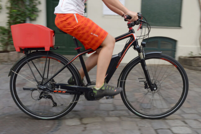 Verkaufserfolg bei E-Bikes: Experten fordern Radwegausbau - 