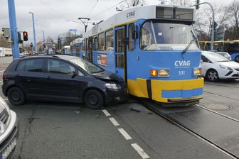 Verkehrsbehinderung durch Straßenbahnunfall - 