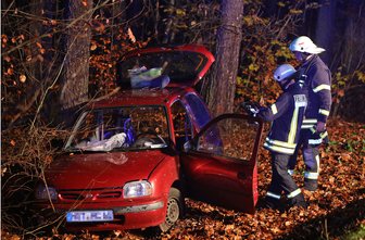 Verkehrsbehinderungen nach Unfall auf der B 180 - 