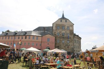 Verkehrsbehinderungen wegen Umzug in Mühltroff - In Mühltroff geht die 750-Jahr-Feier zu Ende. Beim Umzug am Sonntag gibt es Verkehrseinschränkungen.