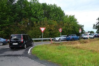 Verkehrschaos nach Massenkarambolage auf A 4 nahe Striegistal: Das sagt das Landratsamt - So sah es am späten Sonntagnachmittag auf der Talstraße zwischen Reichenbach und Großvoigtsberg aus.