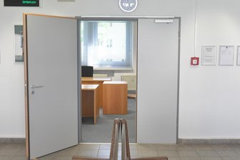 Verkehrsgefährdung, Alkoholfahrt und Beleidigung: Die Prozesse am Amtsgericht in Freiberg in dieser Woche - Ein Sitzungssaal im Amtsgericht an der Heinrich-Heine-Straße in Freiberg.