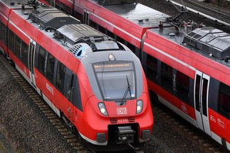 Verkehrsministerium versichert: Elektrifizierung der Bahnstrecke Hof-Nürnberg kommt - 