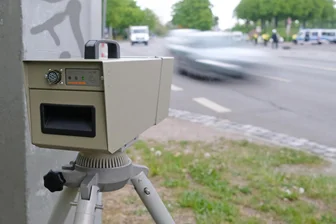 Verkehrssünder-Register: Autofahrer aus Sachsen kassieren besonders häufig Punkte in Flensburg - Die Autofahrer aus Sachsens Großstädten Chemnitz, Leipzig und Dresden kassieren besonders häufig einen Eintrag in der Verkehrssünder-Kartei in Flensburg.