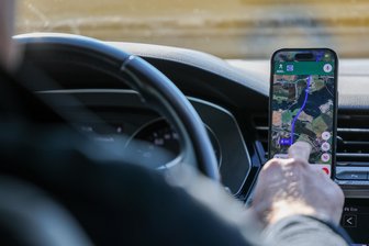 Verkehrsteilnehmerschulung am Dienstag in Meerane - Auch im Auto fehlt das Smartphone nicht. Aber was darf der Fahrer und was nicht? F