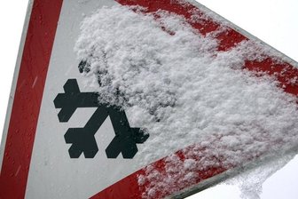 Verkehrsunfälle bei Schneeglätte auf der A72 - 