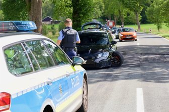 Verkehrsunfall bei Eibenstock: Notrufsystem alarmiert Rettungskräfte - Zwischen Eibenstock und Wildenthal kam es am Samstag zu einem Unfall mit erheblichen Sachschaden.