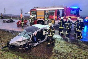 Verkehrsunfall bei Zwickau - Mitteltrasse für drei Stunden dicht - In den Unfall involviert waren insgesamt zwei Fahrzeuge und vier Personen.