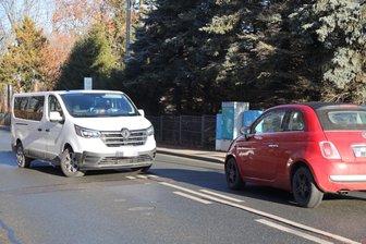Verkehrsunfall sorgt für Behinderungen in Frankenberg - Ein Kleintransporter und ein Pkw sind auf der Altenhainer Straße zusammengestoßen.