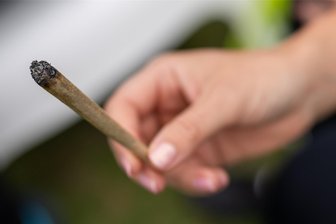 Verkehrsunfall unter Drogeneinfluss bei Markneukirchen - Der Unfallursacher hatte vor seiner Fahrt Cannabis konsumiert.