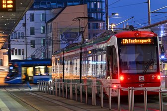 Verkehrsverbund Mittelsachsen: Viele Tickets für Bus und Bahn kosten ab Mittwoch mehr - Viele Tickets für Bus und Bahn werden im Bereich des Verkehrsverbunds Mittelsachsen ab Mittwoch teurer. Der Preis fürs Deutschlandsticket bleibt stabil.