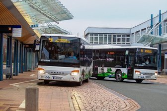 Verkehrsverbund Vogtland verteuert ab August Fahrscheine für Bus und Straßenbahn - Wer im Vogtland mit dem Bus fährt, muss ab August tiefer in die Tasche greifen.