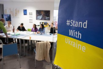 Verlängerung für Ukrainer-Aufnahme mit Ausnahme für Männer? - Ukrainerinnen und Ukrainer müssen in der Europäischen Union, um Schutz zu erhalten, keinen Asylantrag stellen. (Symbolbild)