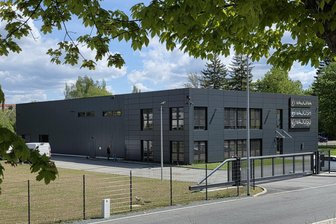 Verlag will fünf Millionen Euro in den Bau einer Druckerei in Oelsnitz investieren - Das neue Verlagsgebäude von Vajona am Oelsnitzer Bahnhof.