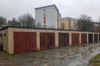 „Verlernen das eigene Denken“: Stadträtin kritisiert externe Machbarkeitsstudie für Garagensanierungen in Bad Elster - Viele der 180 Garagen in Bad Elster sind sanierungsbedürftig. Doch lohnt sich das?