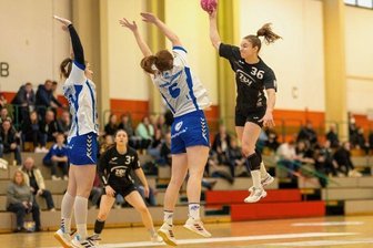 Verletzung überschattet Unentschieden - Drei Tore erzielte Jasmina Gierga (am Ball) am Sonntag für den BSV II in der Oberliga, ehe sie mit einer Verletzung vom Feld musste.