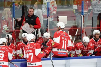 Verletzungspech und Ladehemmung bei Legionären: Welche Probleme es bei den Eispiraten Crimmitschau in der Saison-Vorbereitung gibt - Auf Trainer Jussi Tuores wartet noch viel Arbeit: Bei den Eispiraten Crimmitschau ist Sand im Getriebe.