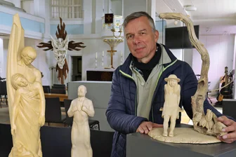 Verlockungen für die Kirchenmaus: Holzkunst in der Lutherkirche Lichtenstein - Holzbildhauer Robby Schubert zeigt über 20 Arbeiten in der Lutherkirche Lichtenstein.