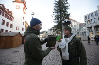 Vermessungsbüro: Hier steht der größte Weihnachtsbaum Sachsens - Bei der Vermessung des Weihnachtsbaums kam ein neuartiger 3D-Laser-Scanner zum Einsatz.