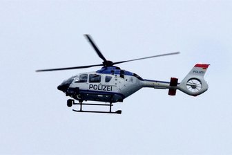 Vermisstensuche in Hartmannsdorf bei Zwickau: Aus dem Polizeihubschrauber gibt es zu später Stunde den entscheidenden Hinweis - Bei der Vermisstensuche in Hartmannsdorf war auch ein Polizeihubschrauber im Einsatz.