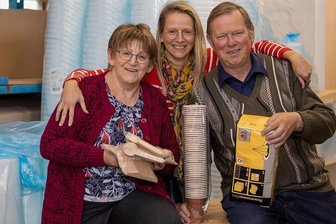 Verpacker lösen zum Jahresende Plauener Vertriebsfirma auf - Gudrun und Hans Grassy geben die nach ihnen benannte Verpackungsmittel-Zentrale in Plauen auf und gehen in den Ruhestand. Tochter Karina (Mitte) hat ein eigenes Unternehmen und ist in Plauen unter anderem durch ihre Schlafsäcke der Marke Schlummersack bekannt.