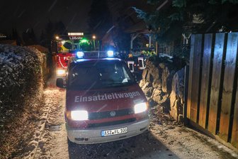 Verpuffung im Heizungskeller: Erzgebirgerin wird verletzt - Eine Verpuffung hat in Lößnitz für einen Einsatz von Feuerwehr und Rettungsdienst gesorgt.