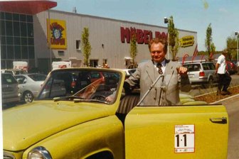 Verrückt nach Simson, Trabi und Co.: Dieser Vogtländer ist der Erfinder des Ifa-Treffens - Hartmut Strobel beim Ifa-Treffen 2001 mit seinem Wartburg 312 Hardtop. Er hat das Treffen 1999 ins Leben gerufen.