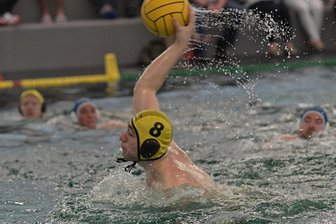 Verrückt: SV Zwickau 04 gewinnt beide Derbys gegen Chemnitz nach Fehlstart - Leon-Paul Sauer steuerte am Wochenende insgesamt fünf Tore für Zwickau gegen Chemnitz bei und gehörte damit zu den erfolgreichsten Werfern seiner Mannschaft.