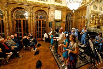 "Verrücktes" Musical wird im Schützenhaus aufgeführt - Die Premiere des Musicals "Sanatorium Sonnenblick" gab es im Waldenburger Schloss.