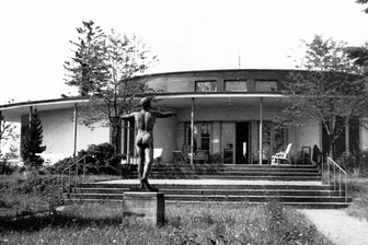 Verschwundene Chemnitzer Geschichte: Wo ist der Golfplatz hin? - Zum Golfplatz hin öffnete sich das frühere Clubhaus mit Terrassen.