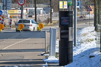 Verschwundenes Tempo-30-Schild in Chemnitz: Was wird aus den Bußgeldern geblitzter Autofahrer? - In Chemnitz gilt in einem Baustellenbereich auf der Kalkstraße aktuell Tempo 30. Der Blitzer vor Ort weiß Bescheid und kontrolliert.