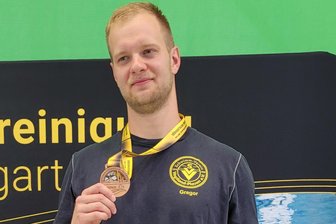 Versöhnlicher Saisonabschluss für Plauener Schwimmer: „Diese Medaille rahme ich mir ein“ - Gregor Schmidt freut sich über die Bronzemedaille.