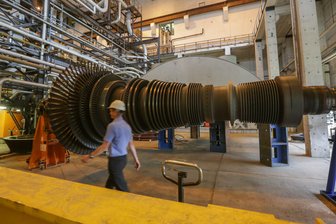 Versorger Eins investiert Hunderte Millionen Euro in Kohleausstieg - Die "Innereien" einer Turbine zur Stromerzeugung im Chemnitzer Heizkraftwerk.