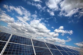 Versorger Eins plant in Chemnitz große Solarparks an Autobahnen - Die Erzeugung von Solarstrom spielt für den Chemnitzer Versorger Eins Energie in Sachsen bislang eine eher untergeordnete Rolle. Nun will das Unternehmen in neue Größenordnungen vorstoßen. (Symbolfoto)