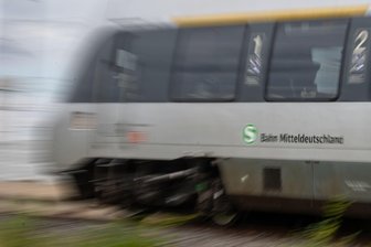 Verspätungen und Ausfälle nach Diebstahl auf Bahnstrecke - Nach einem Buntmetalldiebstahl im Raum Bitterfeld kommt es auf mehreren Bahnstrecken in Mitteldeutschland zu Ausfällen und Verspätungen. (Symbolbild) 