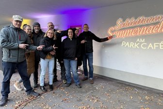 Versprechen eingelöst: Stadt im Erzgebirge erhält 5000 Euro - Das Organisationsteam der Schlettauer Sommernacht ist mit der Premiere zufrieden.