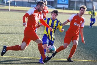 "Verstehen Sie Spaß?" in Annaberg - Lucas Walther (Mitte) war mit seinem Doppelpack einer der auffälligsten Annaberger Spieler beim 6:5-Spektakel gegen Neukirchen.