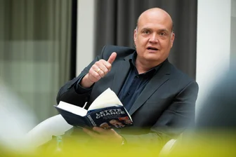 Versuchslabor Minderheitsregierung: Sachsen könnte Beispiel für Deutschland geben - Der Politikjournalist Robin Alexander warnt vor dysfunktionalen Parlamenten, wenn die politische Mitte immer kleiner werde.