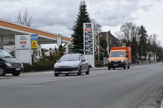 Versuchter Einbruch in Reichenbacher Tankstelle: Aufmerksamer Bürger informiert Polizei - Die Tankstelle in der Reichenbacher Friedensstraße war am Sonntag Ziel eines Einbruchsversuchs.